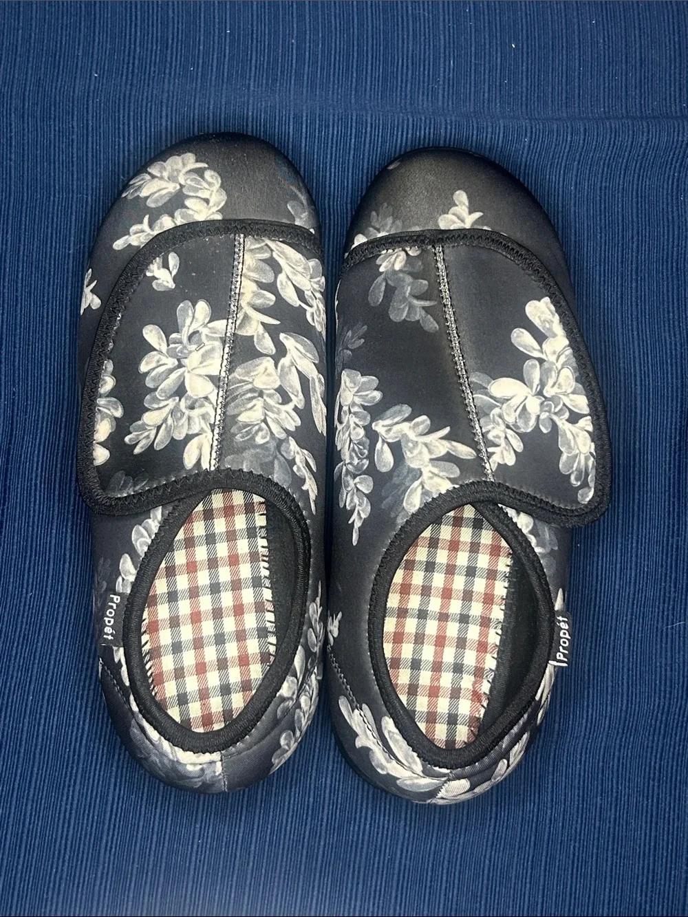 Women’s Black & Gray Floral Shoes by Propét Size 6 Comfy Easy Wear Clog Style